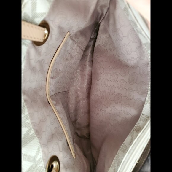 MK Michal Kors Signature Classic Tote Bag - Picture 10 of 15